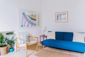 Cosy 1 Bedroom Apartment right beside Holyrood park